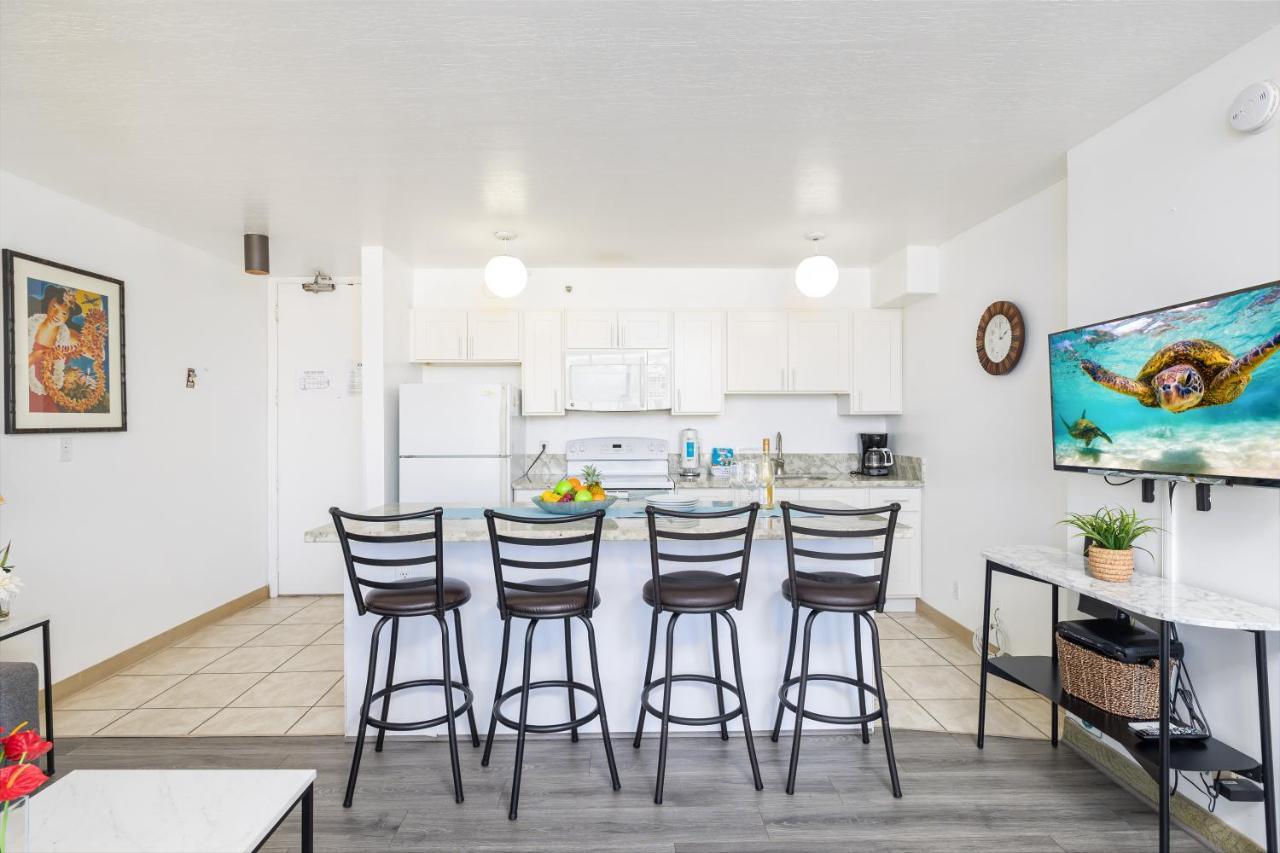 Waikiki Escapade Mountain Views Condo, Steps To Beach With Parking Perk Honolulu Exterior foto